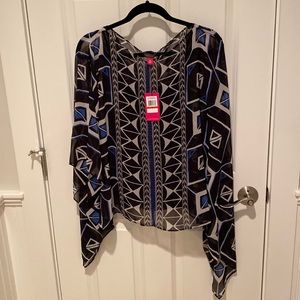 Vince Camuto graphic poncho over tank top. XS NWT